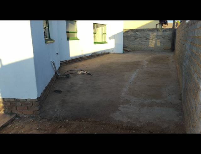 2 BEDROOM FREEHOLD FOR SALE IN KAGISO